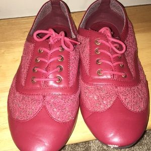 Burgundy crocheted lace up flats, sz 8